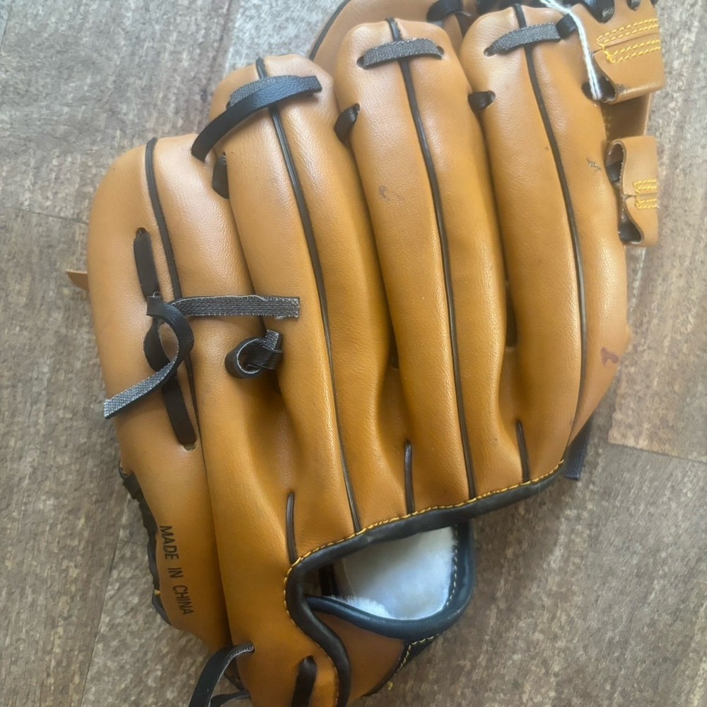 2XS Sports RHT Tee Ball Glove 9 1/2 Inch DH-115 Right Hand Throw Baseball Glove